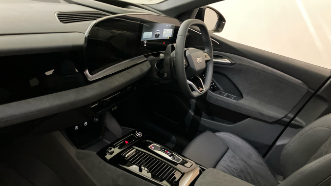 Audi Q6 315kW Quattro 100kWh Black Edition 5dr Auto Electric Estate - Image 2